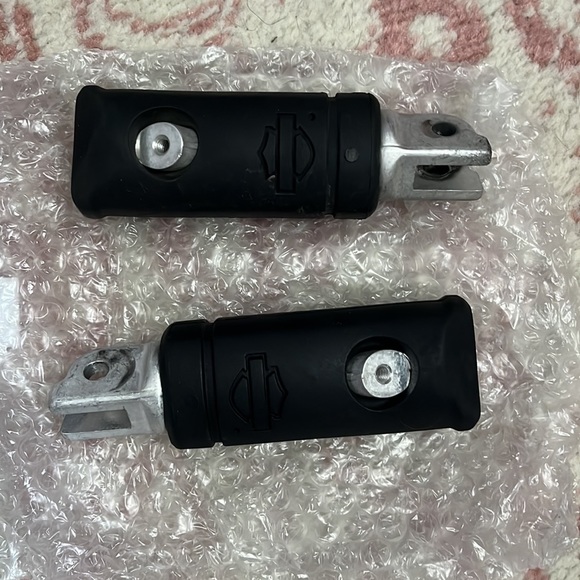 Harley Davidson OEM foot pegs - Picture 2 of 2
